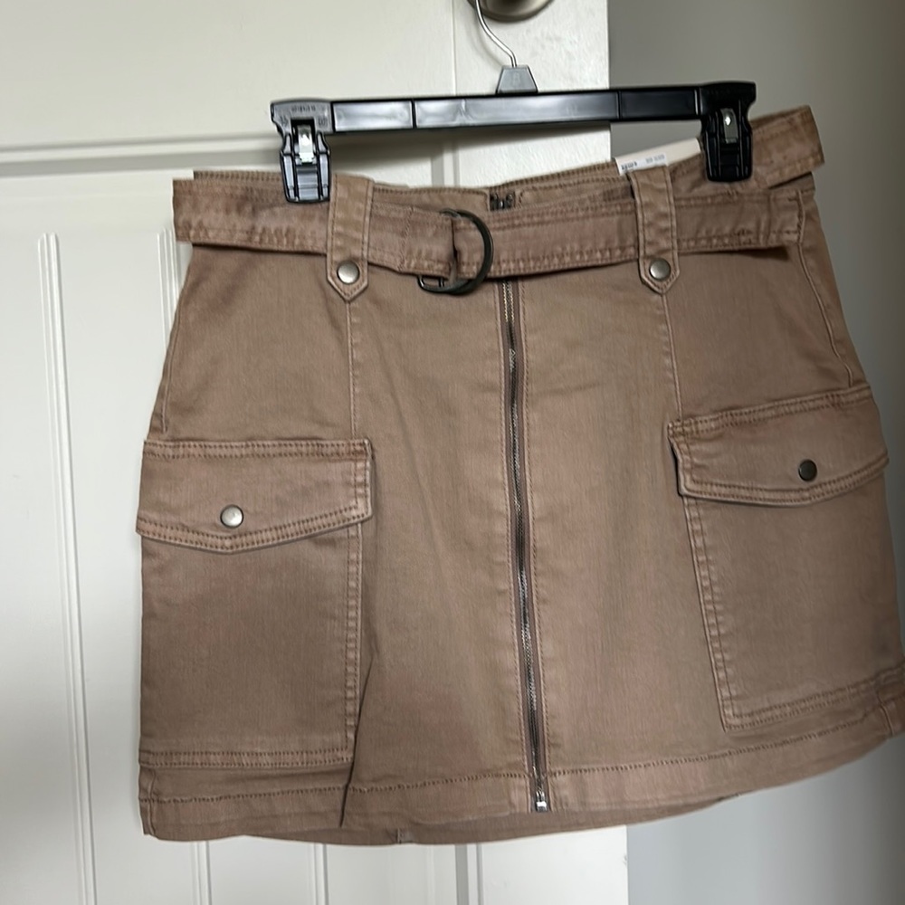 Khaki cargo skirt w/ pockets